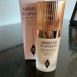 Charlotte Tillbury Airbrush Flawless Foundation #4 (Warm)
